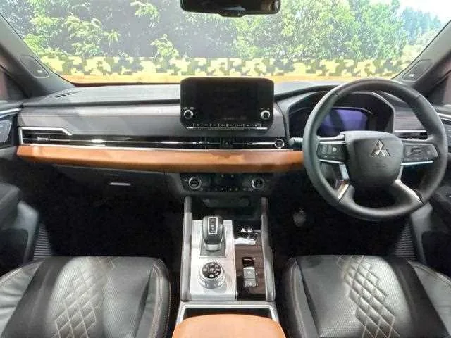 Mitsubishi Outlander 2022 — миниатюра 2