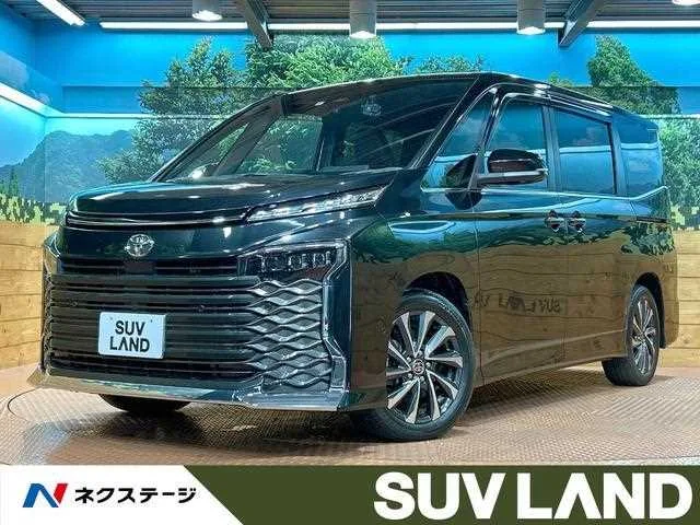 Toyota Voxy 2023 — фото 1, купить с доставкой в Москву