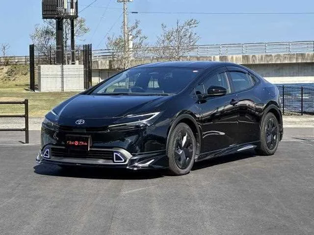 Toyota Prius 2023 — фото 1, купить с доставкой в Москву
