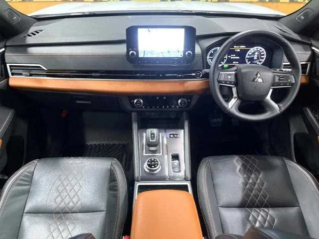 Mitsubishi Outlander 2022 — миниатюра 2