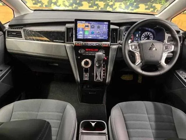 Mitsubishi Delica D:5 2025 — миниатюра 2