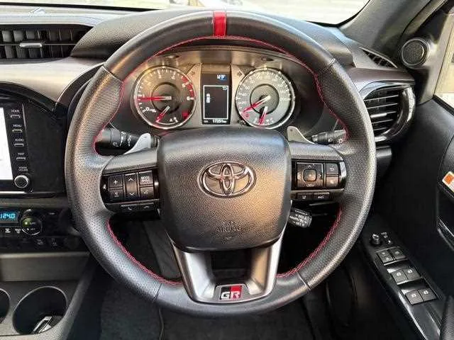 Toyota Hilux 2022 — миниатюра 4