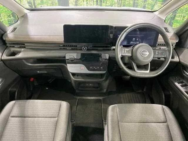 Nissan Serena 2023 — миниатюра 2