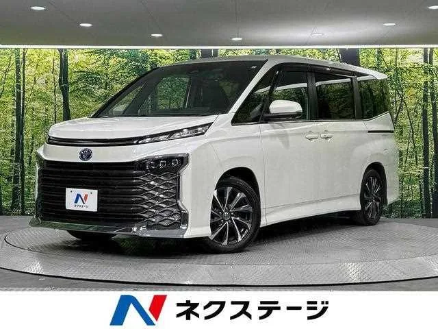 Toyota Voxy 2023 — фото 1, купить с доставкой в Москву