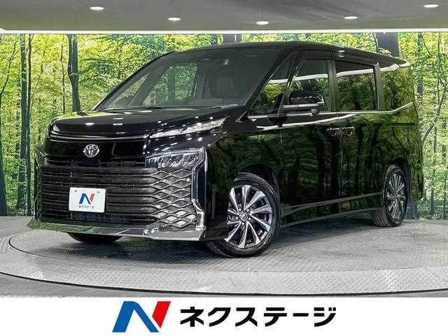 Toyota Voxy 2023 — фото 1, купить с доставкой в Москву