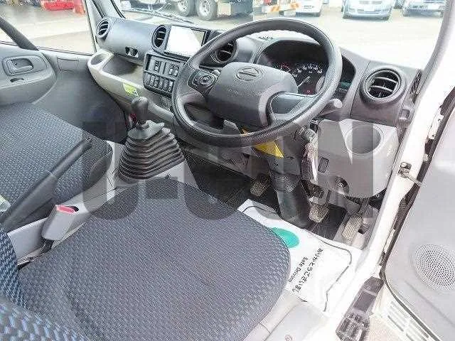 Hino Dutro 2022 — миниатюра 4