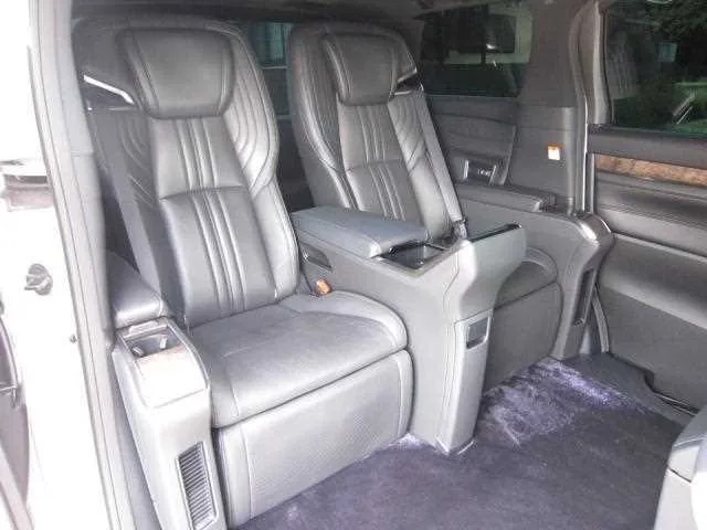 Toyota Alphard Hybrid 2023 — миниатюра 4