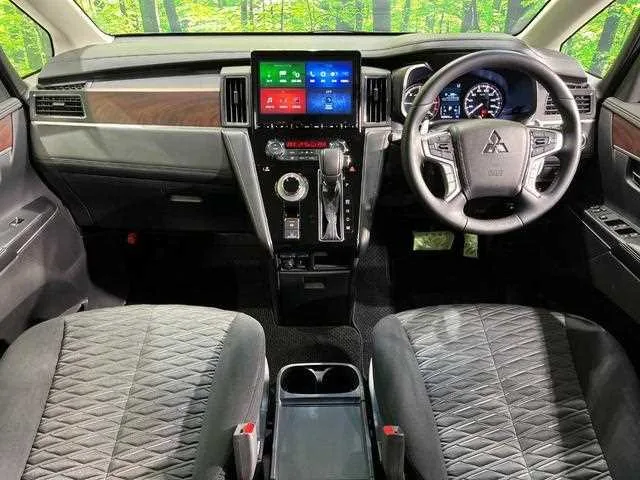 Mitsubishi Delica D:5 2024 — миниатюра 2