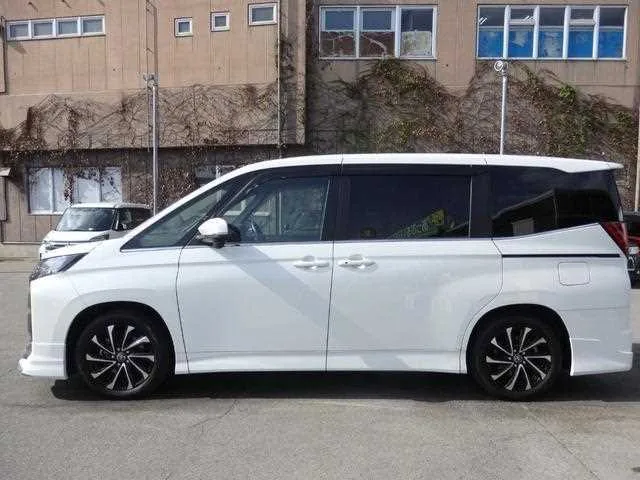 Toyota Noah 2022 — миниатюра 3