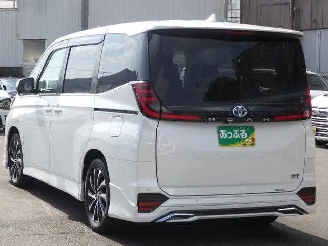 Toyota Noah 2022 — миниатюра 4