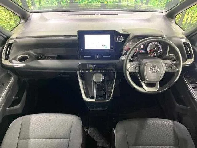Toyota Voxy 2022 — миниатюра 5