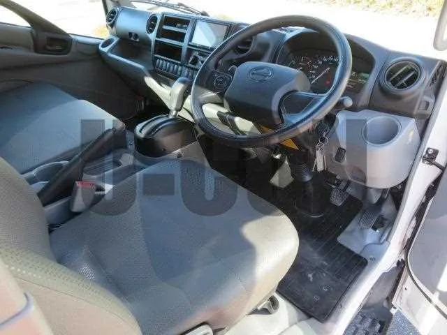 Hino Dutro 2024 — миниатюра 4