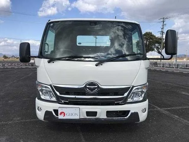 Hino Dutro 2022 — миниатюра 2