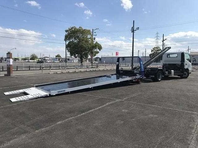 Hino Dutro 2022 — миниатюра 3