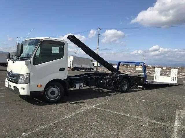 Hino Dutro 2022 — фото 1, купить с доставкой в Москву
