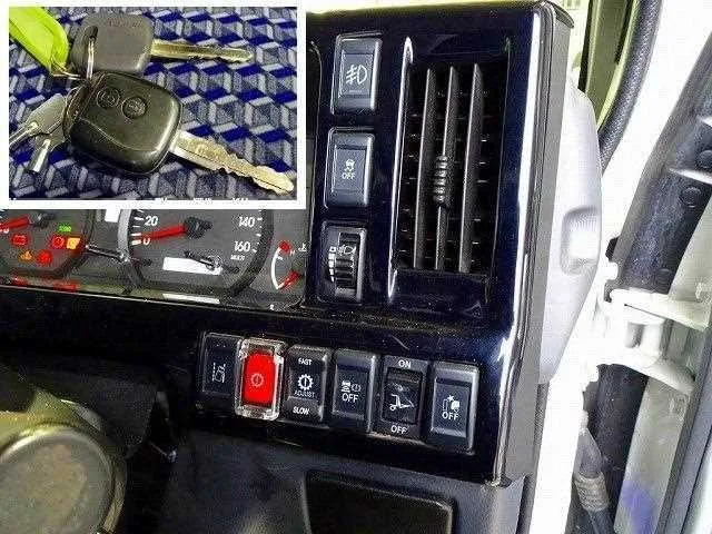 Isuzu Elf Truck 2023 — миниатюра 4