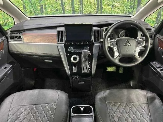 Mitsubishi Delica D:5 2024 — миниатюра 2