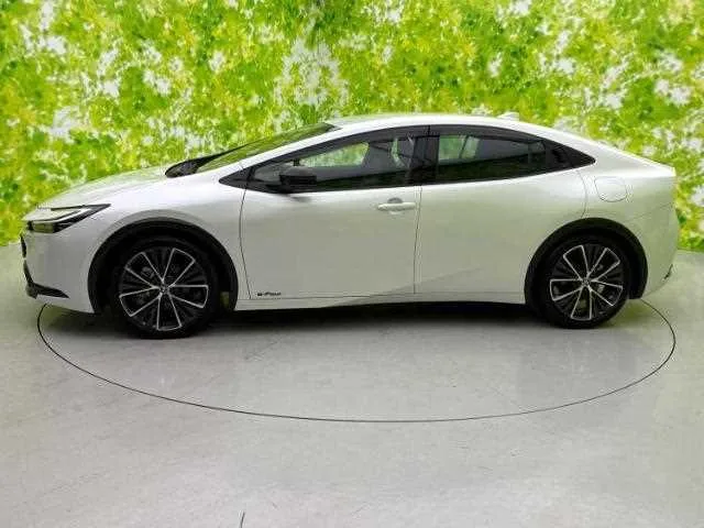 Toyota Prius 2023 — миниатюра 2