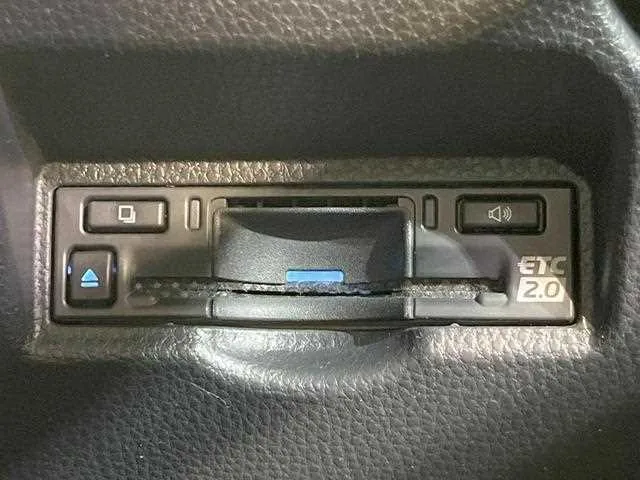 Toyota Voxy 2023 — миниатюра 3
