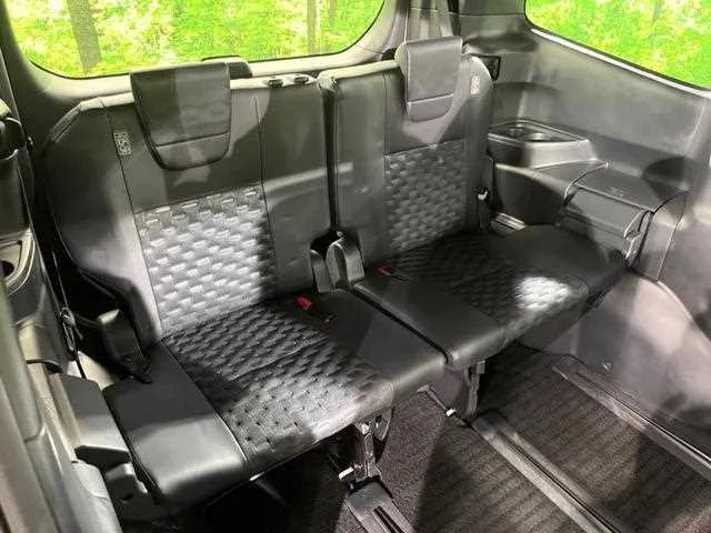 Toyota Voxy 2022 — миниатюра 4