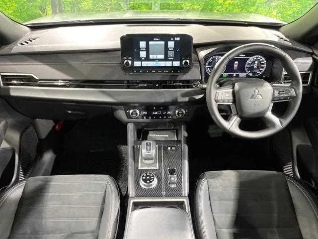 Mitsubishi Outlander 2023 — миниатюра 2