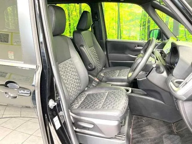 Toyota Voxy 2023 — миниатюра 5