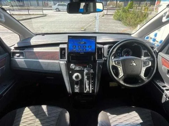 Mitsubishi Delica D:5 2024 — миниатюра 2