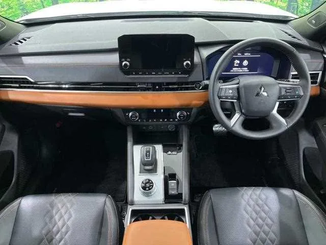 Mitsubishi Outlander 2023 — миниатюра 2