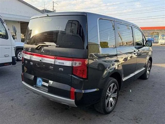 Mitsubishi Delica D5 2024 — миниатюра 2