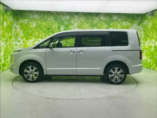 Mitsubishi Delica D:5 2022 — миниатюра 2