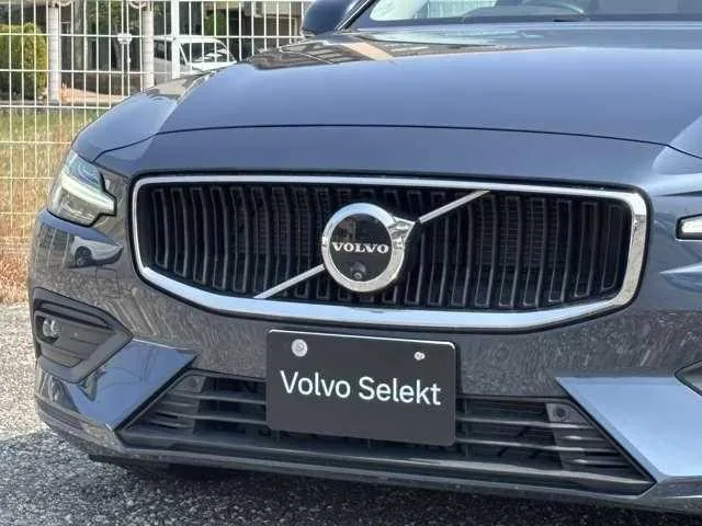 Volvo V60 2023 — миниатюра 5