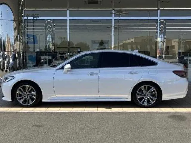 Toyota Crown Hybrid 2022 — миниатюра 2