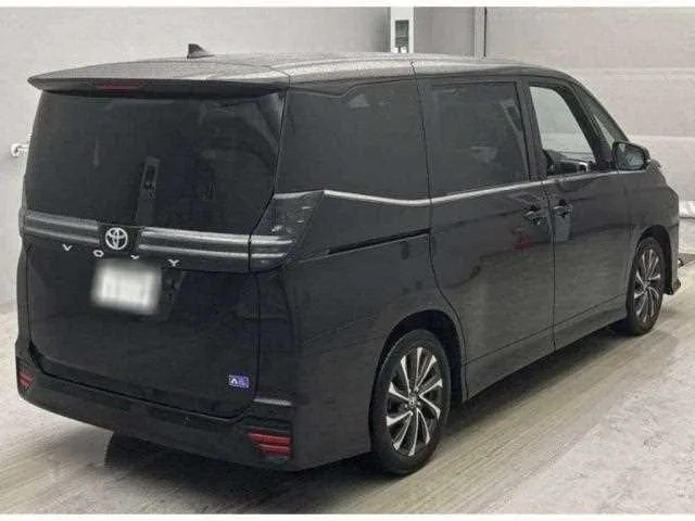 Toyota Voxy 2024 — миниатюра 2