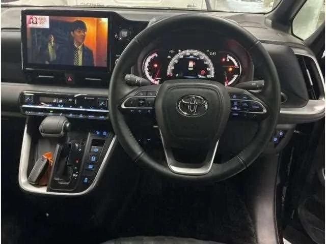 Toyota Voxy 2024 — миниатюра 3