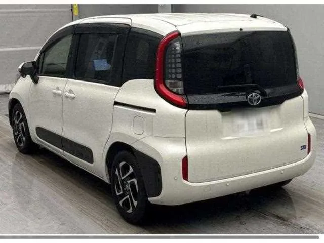 Toyota Sienta 2022 — миниатюра 2