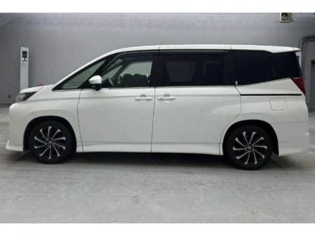 Toyota Noah 2023 — миниатюра 2