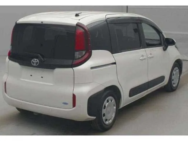 Toyota Sienta 2023 — миниатюра 2