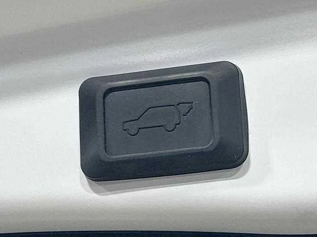 Toyota RAV4 2023 — миниатюра 3