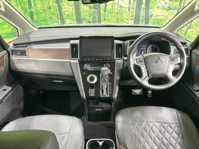 Mitsubishi Delica D:5 2024 — миниатюра 2