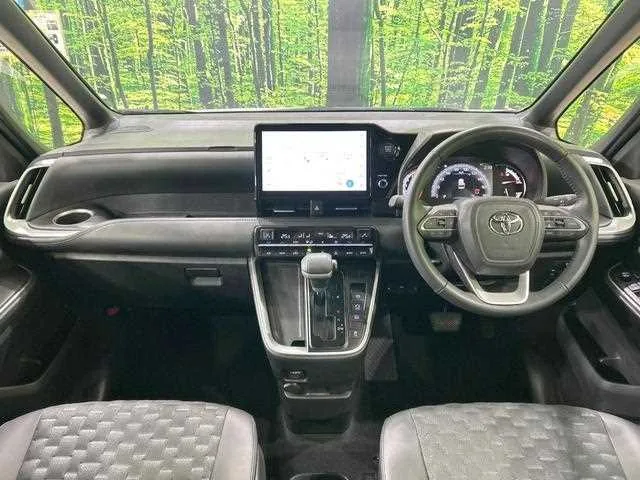 Toyota Voxy 2024 — миниатюра 2