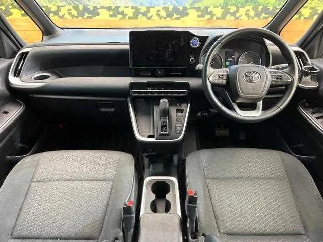 Toyota Noah 2023 — миниатюра 2