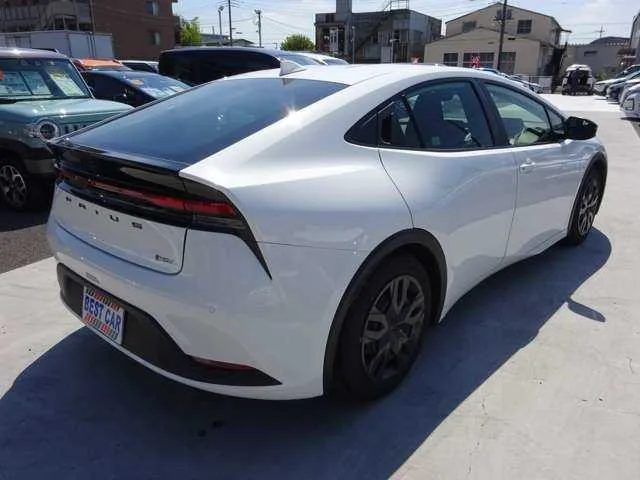 Toyota Prius 1.8 X E-Four 4WD 2023 — миниатюра 3