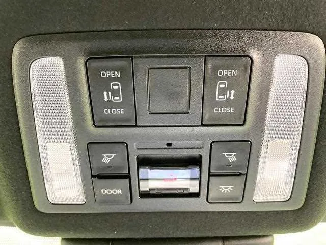 Toyota Voxy 2023 — миниатюра 3