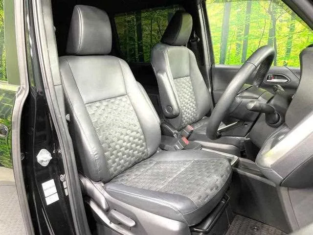 Toyota Voxy 2023 — миниатюра 4