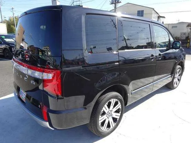 Mitsubishi Delica D5 2.2 G PKG Turbo 4WD 2025 — миниатюра 3