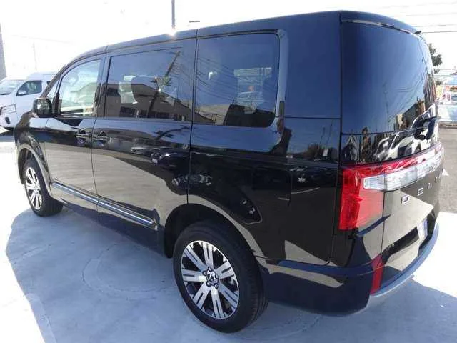 Mitsubishi Delica D5 2.2 G PKG Turbo 4WD 2025 — миниатюра 4