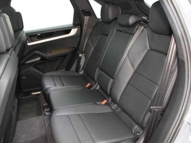 Porsche Cayenne 2024 — миниатюра 4