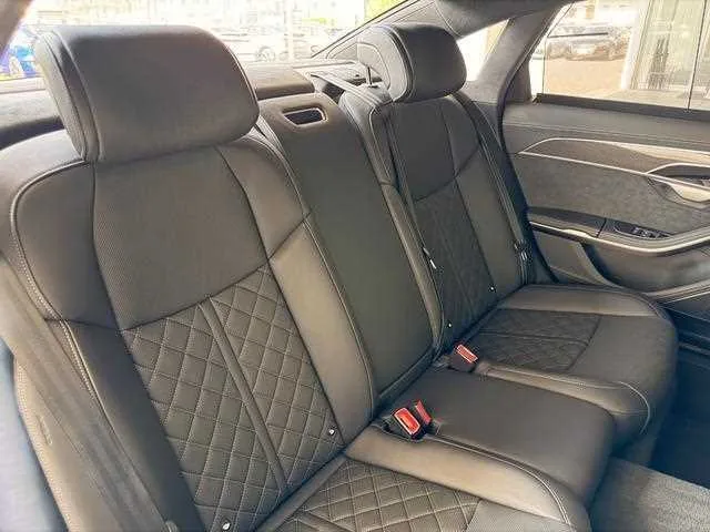 Audi S8 2022 — миниатюра 5