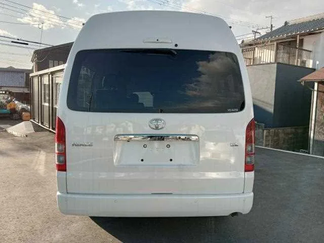 Toyota Hiace Commuter 2023 — миниатюра 3