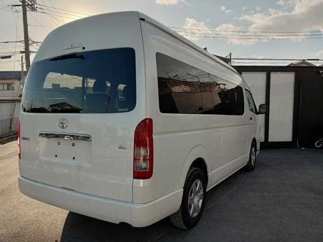 Toyota Hiace Commuter 2023 — миниатюра 5
